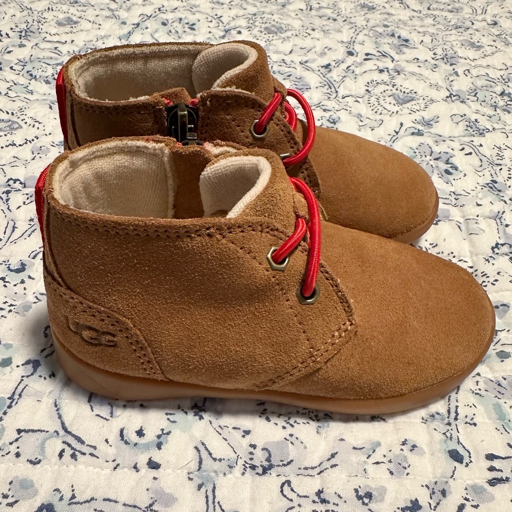 UGG Toddler Unisex Chestnut Boots with Red details - Picture 2 of 9